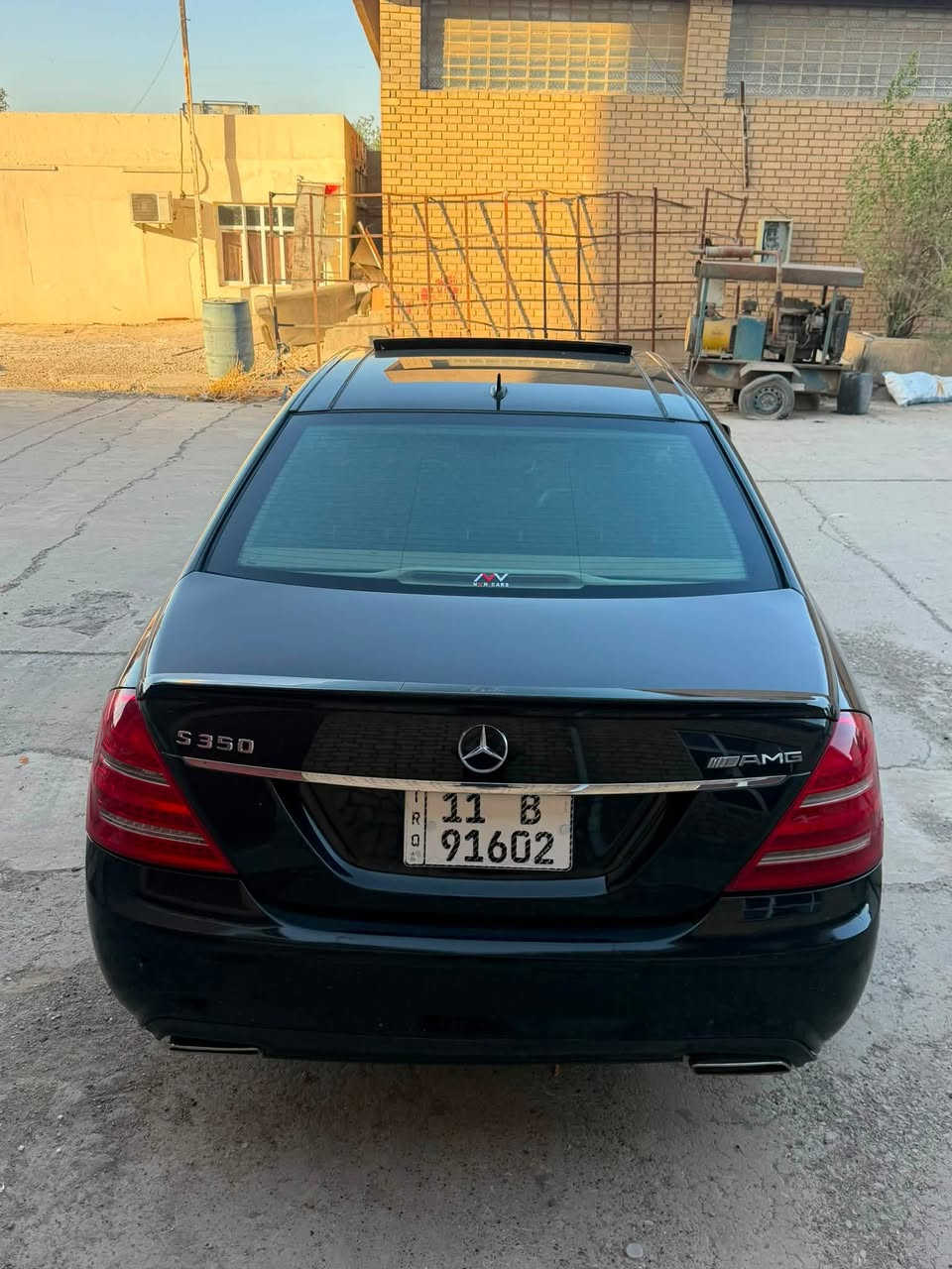 السلام عليكم 
S350
موديل 8  محدث 13 خليجي  فول الفول 
 باب طويل 
بانوراما مو سلايت 
ناظور ليلي 
كشنات خلفيه كهرباء 
٥ بردات كهرباء 
الداخل بالجيس. والسياره جانت بعمان  مو بالعراق
تخم تاير جديد 
رقم بغداد باسمي  
***********
