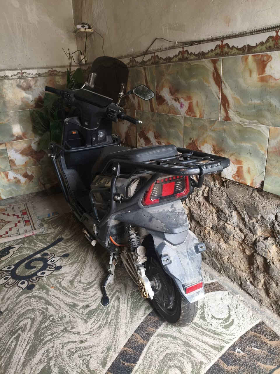 السلام عليكم دراجه شحن همر 7 بطاريات عطله باطريات فقط وشاشه مكطوع واير بيه دراجه غير ذني كلشي مابيه دراجه حلوه ورزنه قيم ب اليرضي الله وتعال اخذه ***********
