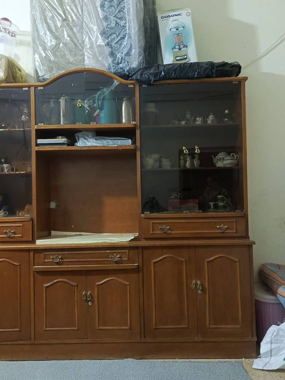 السلام عليكم معرض للبيع مرتب ونضيف سعره 250 وبي مجال قليل مكاني بصره أمن الداخلي دور الشرطه قرب مدارس البعتري وهاذ رقم وبلخدمه***********
