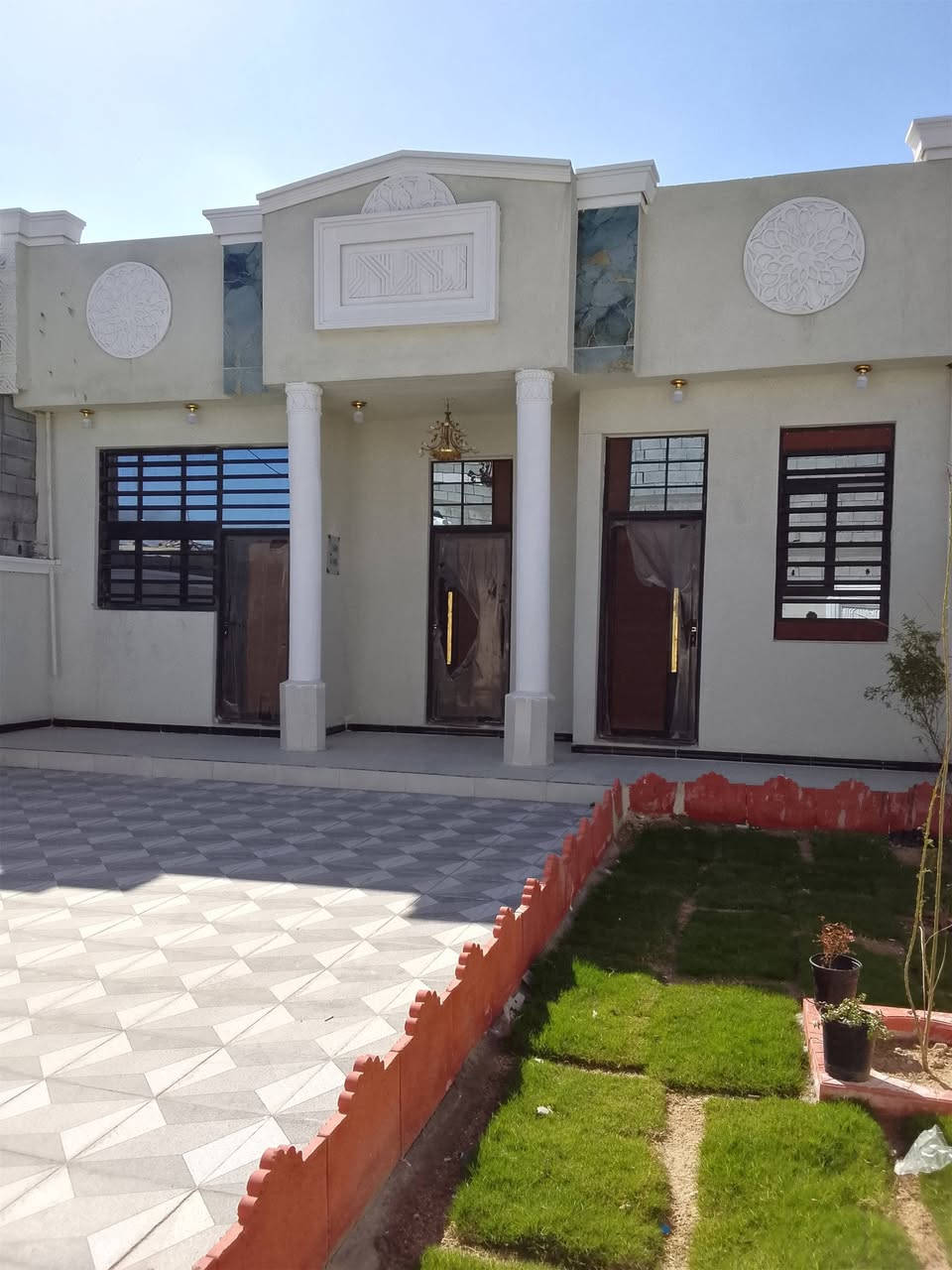 السلام عليكم للبيع طابو زراعي بسم عراقي المكان حمدان مقابيل مدرست عثمان بظهر لمركز ٢٤٠متر البنا١٣٠ولباقي كراج وحديقه السعر٨٠بيه مجال لشراي  ***********
