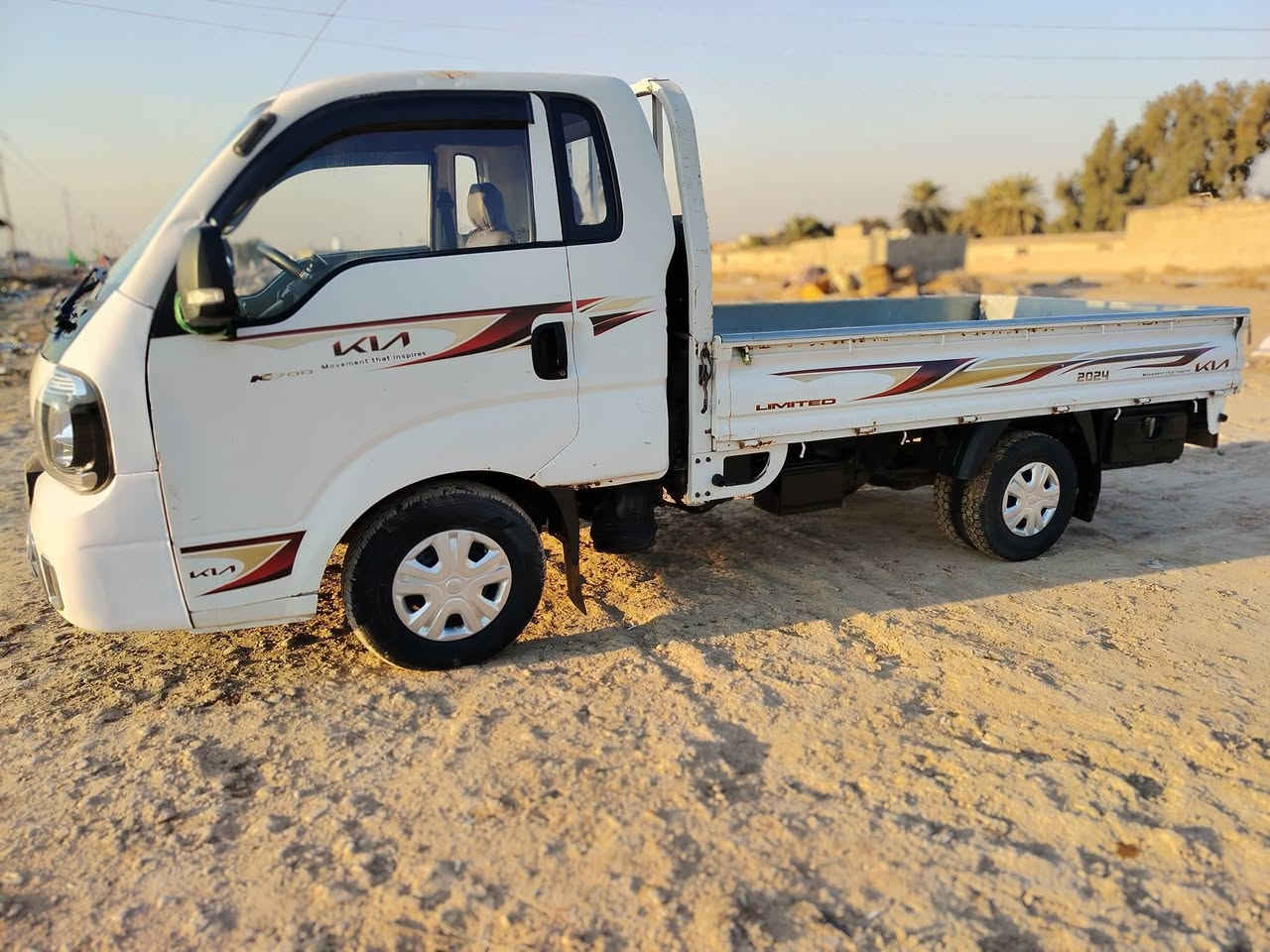 للبيع كية حمل موديل ١١ محدثة ٢٤ السياره رقم بغداد انكليزي باقي بس استلام//
اكفل كير
ومحرك
وشاصي
قماره بيها ضربة بصفحه سايق يعني ابيع قماره ما مكفوله
تخم تاير جدد العالي مو ناصي 
شاشة لمس
سلف جديد
باتري جديد
داينمو جديد
باور جديد
هواي تفاصيل بيها...

السعر ٩٠ وبيها مجال مكاني بغداد المدائن ناحية الوحده قرب مجمع بسماية...

***********
