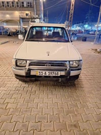 اخوان عندي بيكم تويوتا ٢٠٠١ سياره نضيفه وجاهزه من كل جهات كير محرك جدي...