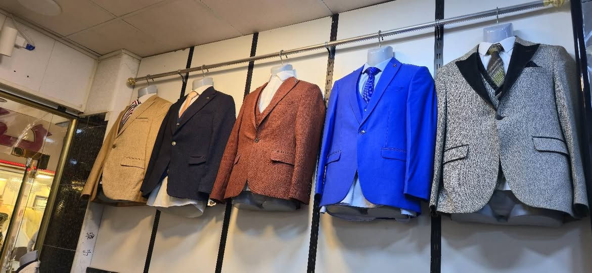 سلام عليكم قوط للبيع بسعر مناسب جدا مال تعزيلة اي قطعة ب محل بسعر 25 الف فقط بضاعة جديدة الموقع بعقوبة شارع الأطباء سوق الاعراس مقابل مطعم زوبة.  الرقم ***********
