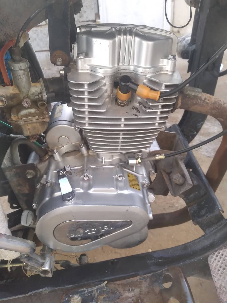 ستوته رقم السنوية اسود مكفولة كفالة عامة محرك ٢٥ برغي  ما مفتوح كهربائياتها كله شغالة موديل ٢٠٠٩ شاصي مكفول تخم تاير جديد نكره سلف دبلت جدد لمو شراي لا يدخل خاص سعر 900وبيها مجال للشراي حك جية مكاني نجف مشخاب رقم تلفون بي واتساب ***********
