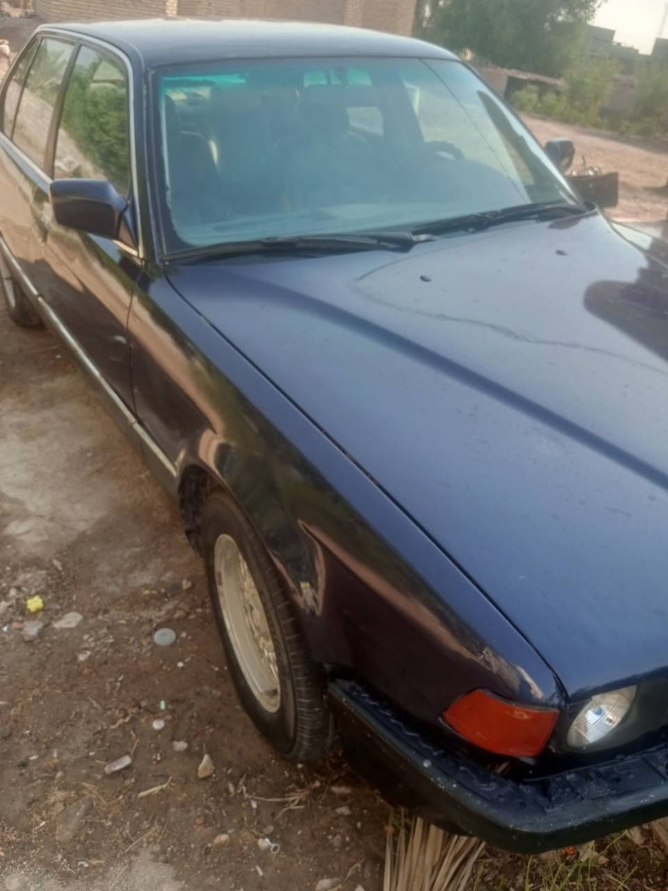 سياره بي ام دبليو موديل 91بغداد حلوه كير ومحرك مكفولات سياره احلا من الصوره تحويل مباشر سعر35وبيه شويه مجال للشرائح اتصال عل رقم***********
