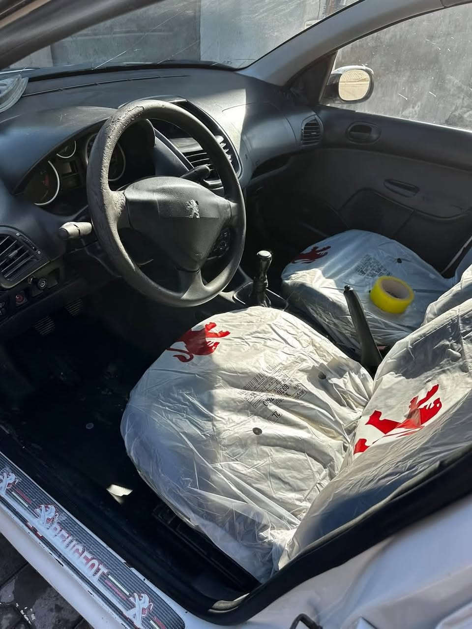 ٢٠٦+٢٠١٢ سيارة مكينة كير كلج جديد بس مشكلة بيهة الدشبول طافي والله ماعندي مجال اوديهة سعر ٣٧ورقة *********** بدون صبغ بس جاملغ امامي مصبوغ والجاملغ الخلفي بي طعجة يحتاجلة بارد
