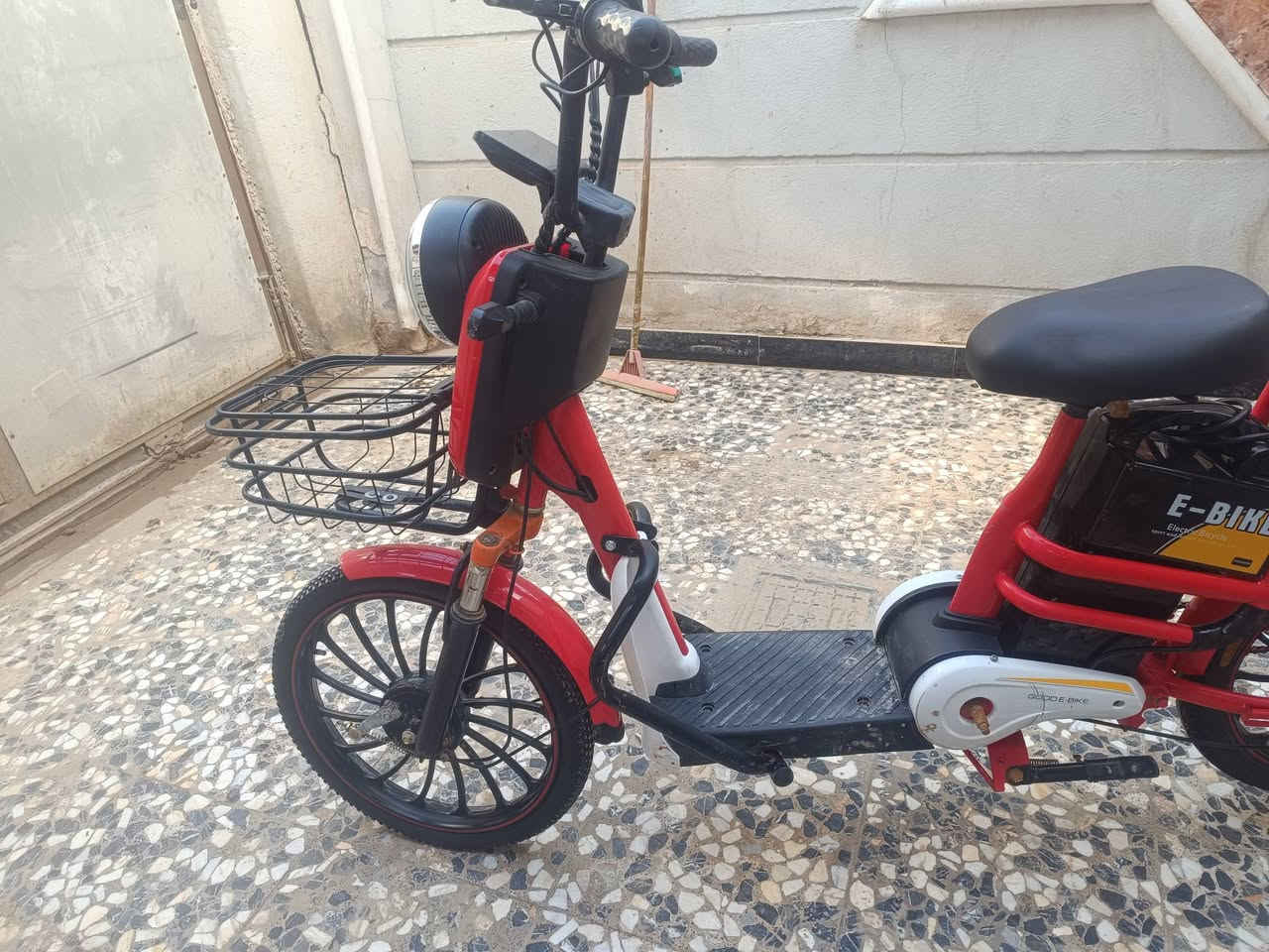 باسكل شحن حجم20
موديل2025
لون احمر
مواصفاته
تشغيل عن بعد
تشغيل كارت وسويج
اضائهLED بالجانب وبالخلف
اشاره وهورن شغالات
لايت عالي وناصي ثلجي
سماعه بلوتوث 
السرعه 99 والحقيقي تقريبا40
ملف حجم 500W
العقل حجم500W عقل وملف عملاقات وما بيهن اي عطل
البطاريات 4
(البطاريات مال الشركه كلهن قويات بس وحده تعبانه )
الباسكل اي كسر او نقوصات ما بي تجي تاخذه وتتوكل وربع ما تذب عليه

#المكان بابل الحله
#السعر 275 وبي مجال 
للاستفسار *********** موجود واتس اب
