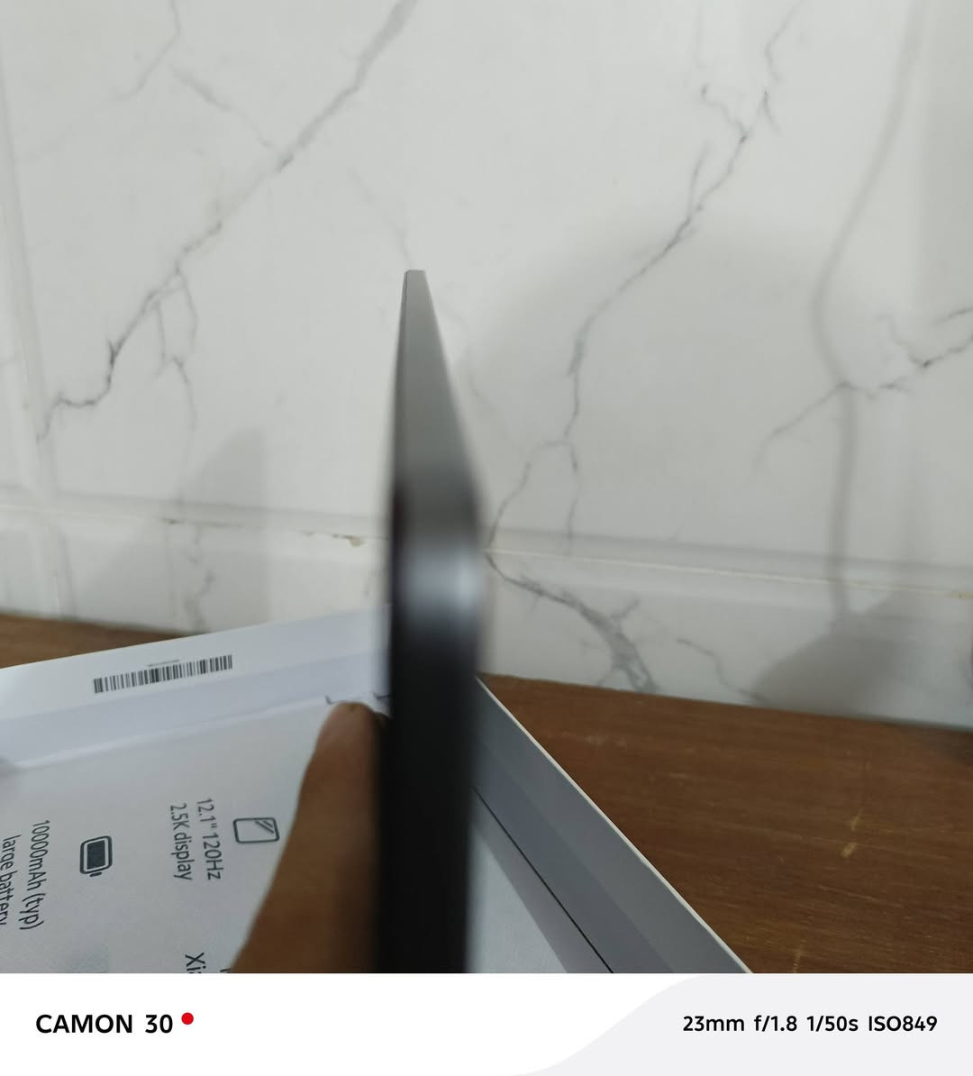 سلام عليكم 
Redmi Pad Pro
نوع الجهاز: تابلت (جهاز لوحي)
نظام التشغيل: Xiaomi HyperOS مع Android (إصدار 14 أو أحدث) �
Gadgets 360
📺 الشاشة
الحجم: 12.1 بوصة
النوع: LCD عالية الجودة
الدقة: 2560 × 1600 (2.5K)
معدل التحديث: 120 Hz مع تقنية AdaptiveSync
سطوع: حتى 600 nits (ذروة)
حماية: Corning Gorilla Glass 3
ميزات إضافية: Dolby Vision، ألوان 12-bit، نسبة رؤية ممتازة �
Mi Poland +١
⚙️ الأداء والمعالج
المعالج: Qualcomm Snapdragon 7s Gen 2 (مصنوع بدقة 4 nm)
الذاكرة (RAM):  8 GB
التخزين:  256 GB (قابل للزيادة عبر microSD حتى 1.5 TB)
نوع الذاكرة: LPDDR4X RAM + UFS 2.2 �
Mi Poland
🔋 البطارية والشحن
السعة: 10000 mAh
الشحن: شحن سلكي سريع 33 W عبر USB-C
عمر البطارية: ممتاز للاستخدام اليومي (وسائط، عمل، قراءة…) �
Mi Poland
📸 الكاميرات
كاميرا خلفية: 8 ميجابكسل
كاميرا أمامية: 8 ميجابكسل
تسجيل الفيديو حتى 1080p �
Mi Poland
🔊 الصوت والوسائط
مكبرات صوت: 4 سماعات ستيريو مع دعم Dolby Atmos
دعم الصوت عالي الدقة (Hi-Res) �
Grokipedia
📶 الاتصال والمستشعرات
Wi-Fi: Wi-Fi 6 / Wi-Fi 5 / Wi-Fi 4
Bluetooth: 5.2
USB: USB-C 2.0
مستشعرات: تسارع، جيرو سكوب، حساس الإضاءة، بوصلة إلكترونية وهول سينسر �
Mi Poland
🪶 التصميم والحجم
الوزن: حوالي 571 جم
السُمك: 7.52 مم
الألوان المتوفرة: رمادي غامق، أخضر نعناعي، أزرق بحري
الخامات: هيكل معدني (Metal Unibody) �

مستخدم شي قليل سعر 275 بي مجال للطيبين 

📝ملاحضه : الجهاز بي انحناء بسيط بالشاصي موضح بالصور 
متواجد خاص او اتصال 
***********
ملحقات كامله كارتون و شاحن الاصلي
