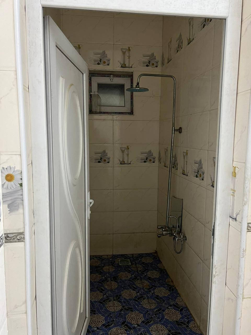 سلام عليكم بيت للايجار بالمهندسين بناء حديث مطلوب عائله صغيره موظفين نفرين كون اتحافظ على بيت ***********
