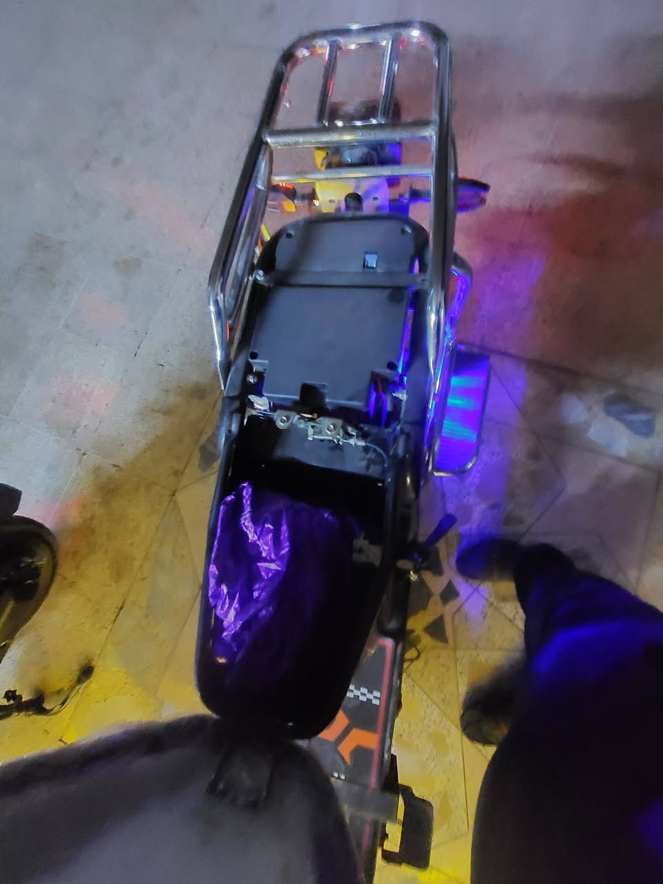 السلام عليكم
جبلي موديل 25
سته باتري يقرن كلهن 10 ع الفحص
بصمه دبل سويج 
كهرباياته فول 
السعر 550وبي مجال 
العنوان فلوجه 
تواصل مع الرقم تالي(***********
