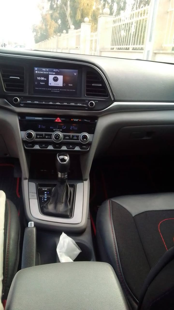 هيونداي إلنترا 2020 se  وارد امريكي 
كير AT
محرك دوش 2,0 4 سلندر 
مواصفات
 شاشه لمس تدعم ابل كار بلي و اندرويد اوتو 
تحكم ستيرن جهتين 
اوامر صوتية 
كير اوتو و عادي 6 سرعات 
تبريد مناخي منفصل قطعتين 
تحكمات كشن 
بريك تلقائي 
هيتر امامي وخلفي للجام 
كامرة خلفية  
وبعد مواصفات
السياره  لا بيها تبريد ولا صبغ  بس تعديل بارد   السيارة ماشية 86 الف ميل قابل للزيادة 
للاستفسار الاتصال على ***********
