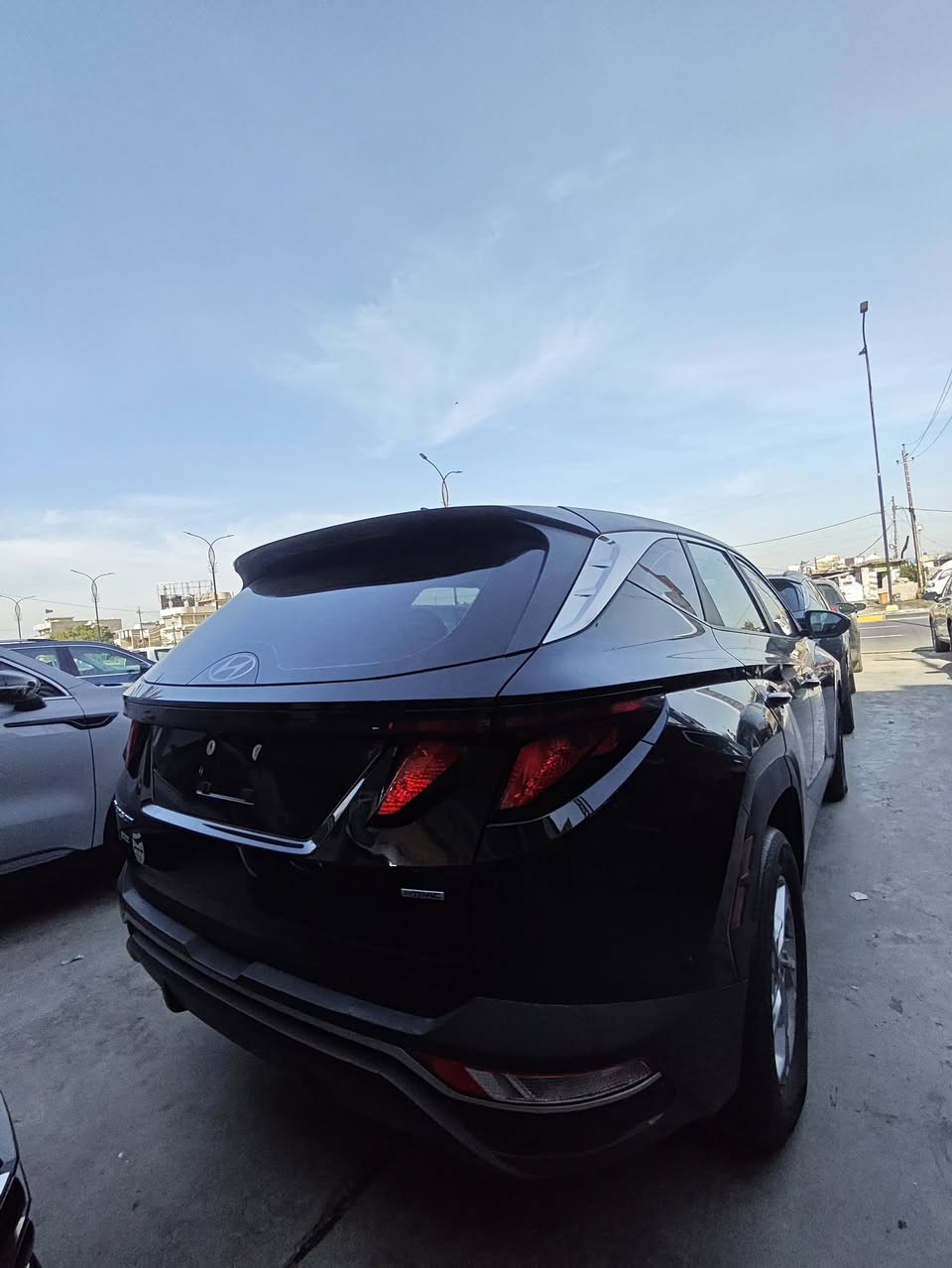 🚘 هيونداي توسان 2022 SE بحالة مميزة للبيع 🚘
✅ سيارة مرقمه وكامله تحويل ثاني يوم 
✅ محرك 2.5 لتر اقتصادي وقوي
✅ جير أوتوماتيك 8 سرعات
✅ تشغيل مفتاح (Keyless Entry)
✅ شاشة لمس 8 إنج مع Apple CarPlay و Android Auto
✅ كاميرا خلفية
✅ مثبت سرعة
✅ حساسات أمان ونظام المحافظة على المسار
✅ نظام منع الاصطدام الأمامي
✅ إضاءة LED نهارية
✅ جنوط ألمنيوم قياس 17 إنج
✅ مرايا كهربائية بإشارات جانبية
✅ تحكم بالدركسون مع أوامر صوتية
✅ بلوتوث + USB + 6 سماعات
✅ تكييف ممتاز وتبريد قوي
✅ رحابة داخلية واسعة وصندوق خلفي كبير
✅ اقتصادية بالوقود ومناسبة للاستخدام اليومي والسفر
✨ السيارة نظيفة جداً، استعمال مرتب، جاهزة للفحص وما تحتاج أي مصروف.
للأستفسار : واتساب *********** - محمد 
مكاني بغداد / البلديات
