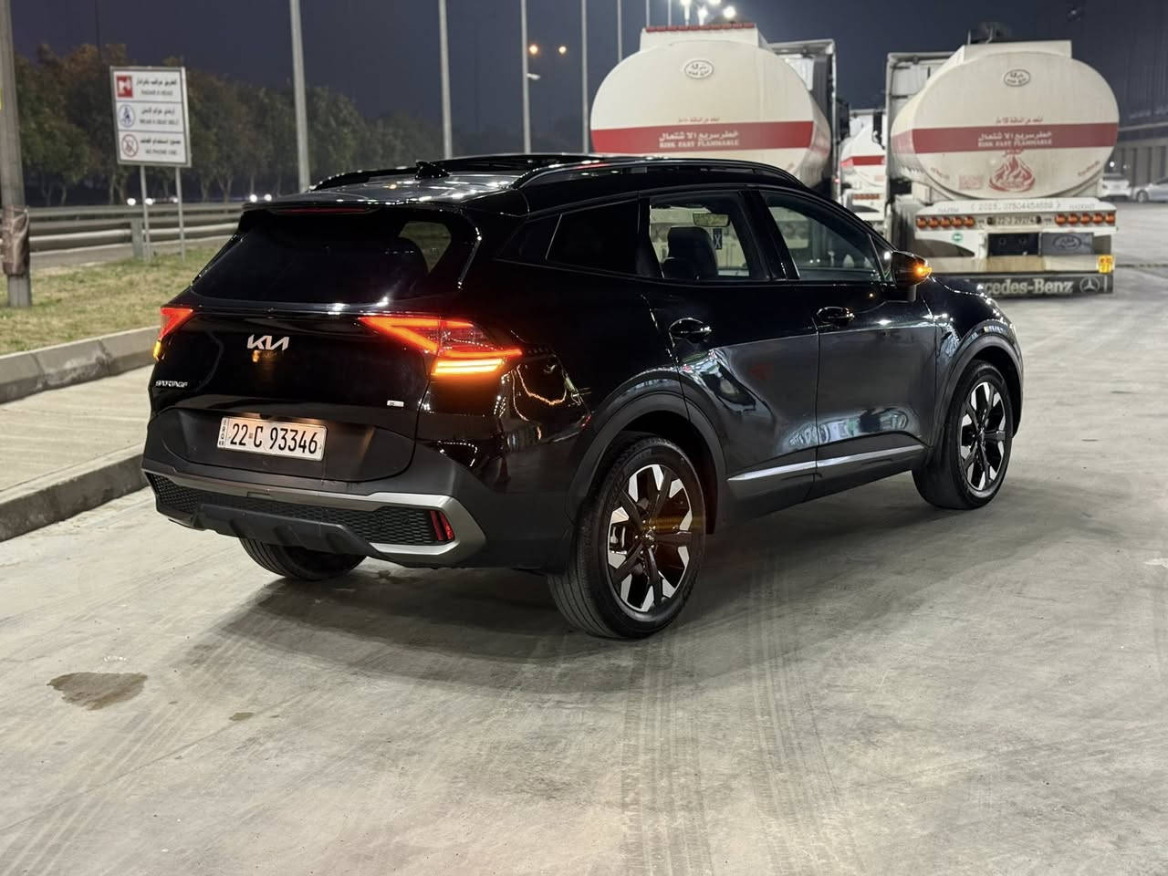 السلام عليكم سبورتج 23 XLin فول مواصفات داخل زيتوني وارد امريكي ضرره باب السكن صبغ والباب الخلفي هنا انصبغ والجاملغ الامامي جاي ويا السياره بلصندوك بدون دواخل بدون ايرباك ماشيه 23 مل سياره جاهزه اي نقص مابيه السعر 188 
صور الضرر مرفقه *********** بغداد الدوره ابو طياره
