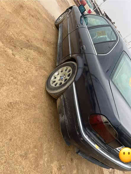 للبيع بي ام خفاش E38 حجم ٢٨ سياره مصيوغه جماليه جديد بعده ممبولشه تبريد تحكم ستيرن فتحه صندوك شفط السياره بس يرادله شوي ترتيب للغرفه لكشانه الامامي  كلشي بيه شغال رقم انبار الجديد مكان السياره الرمادي متواجد ع النت للاستفسار وهاذ رقمي ***********
