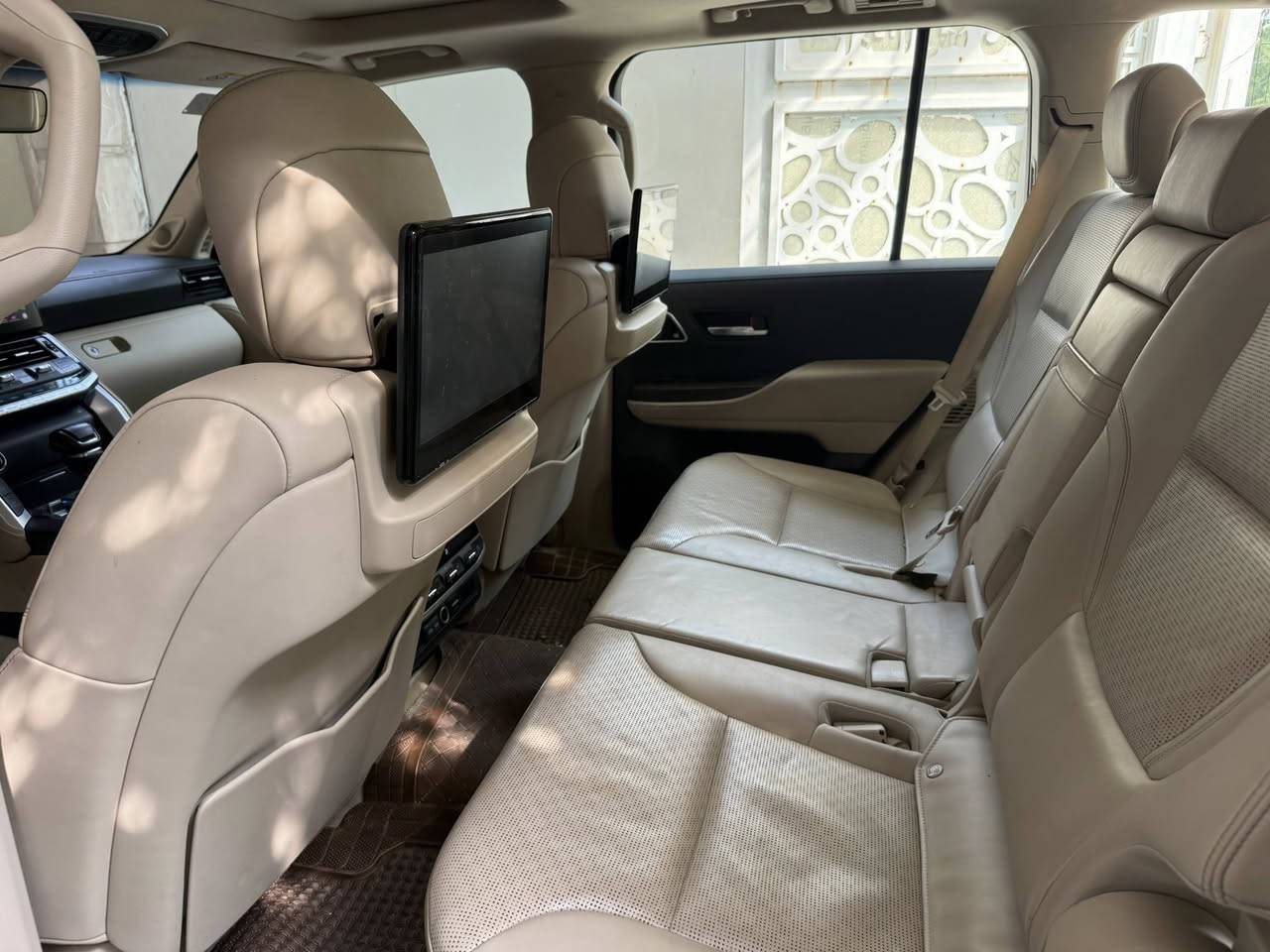 لاندكروز 2022 VX تنفس طبيعي مكفولة كفالة عامه ساز ماشيه 59 رقم بغداد باسمي السعر 680 للاستفسار الاتصال على ***********
