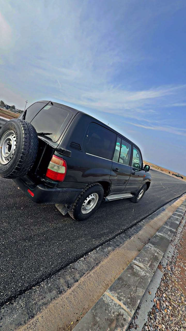 📦مۆنیکا بۆفرۆشتن (2000)

سەیارەکە علووجە بەشەرتی ماڵی مەدەنی 

عام بۆیاخە لەسەر ساقی بێزەربەو بێ قووپاوی 
چوارتایەیی دەنلووبی لۆکی مۆنیکایی لەسەرە
سەیارەکە مەرکەزیە 
سەلاجەیە  فول فولە بەس سلایت نیە گێڕ عادیە 
وەشەرتی گێڕوو مەکینەو ئەکسل 
کلاچی تازەی لەسەرە ئەکسلی لۆک
 
٨٥ گڵاوو مەجالێکی برایانەی تیایە 
بۆزانیاری زیاتر ***********
