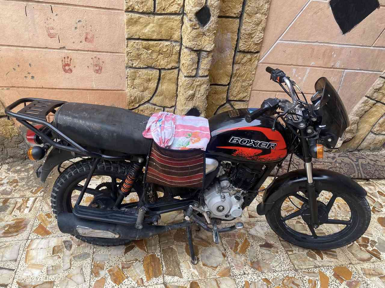 كربلاء طريق النجف
سلام عليكم بوكسر للبيع مديل 2022 دراجه جديده ما مشتغله دلفري مكينه نعامه كهربائيات كلها شغاله بلادي 
معدل وشلعه تخبل دراجه جامده وحلوه كلش  دارجه اوراقها ضايعه وعندي رقم الوكيل انطيك رقم الوكيل وانته روح طلع لاوراق من يمه اكفلها سرقة وعشائر السعر 600 للستفسار ***********
