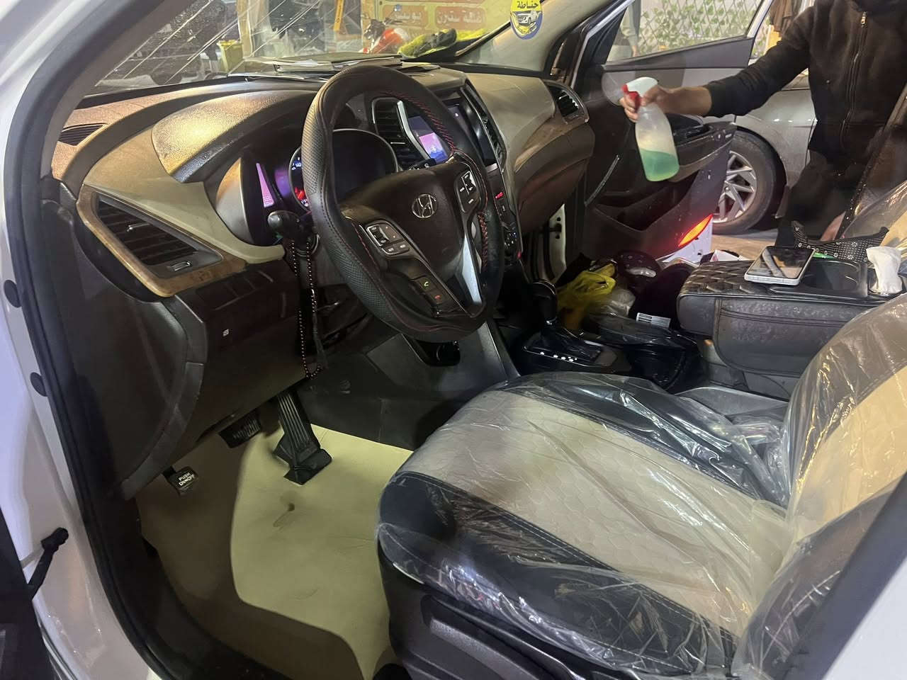 السلام عليكم للبيع سنتافي خليجي 2014مكفوله من الصبغ والتبديل بيها بارد قليل  محرك 2400دوش 7راكب3قطع تبريد   رقم أربيل الجديد السياره جديده وحلوه  مكان السياره رمادي بغداد  السعر 155وبيها مجال التواصل ع الرقم ***********
