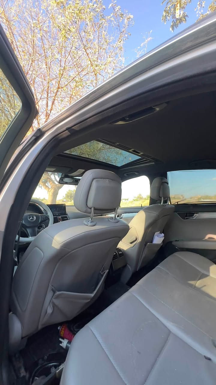 سلام عليكم
للبيع او المراوس مارسدس c350 موديل 2008 
فتحه كروز سرعه محرك 6 سلندر 
كير محرك مكفول تبريد شغال 
كهربائيات كلها شغاله 
سياره بيها صبغ ربعالجاملغ  لايمن ولايسر 
الخلفي صدر مبدل قبل 3 اشهر لامامي والخلفي السياره عليها سيرفس كامل 
بيها فقط البصمه تشغيل السياره تشكل مرات 
سعرها 110وبيها مجال بسيط 
رقم الهاتف ***********
