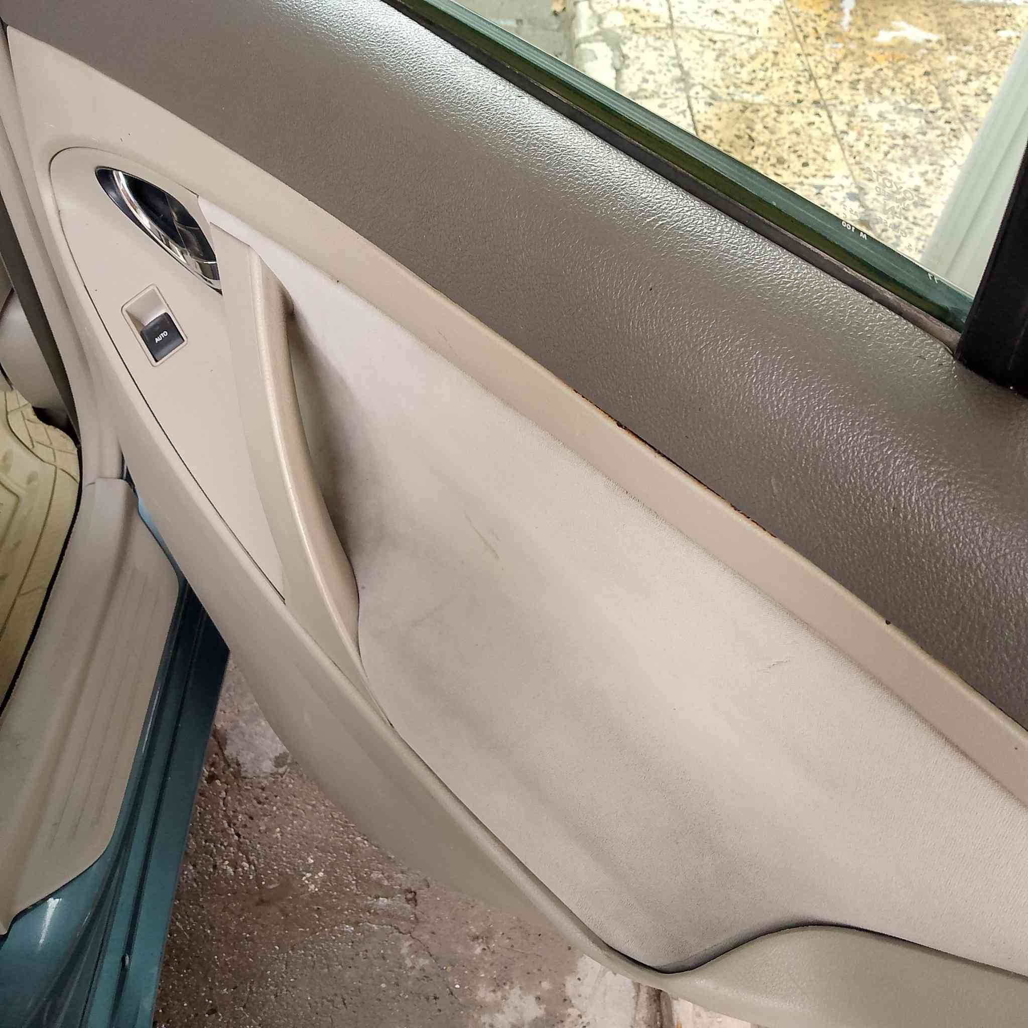 السلام عليكم تيوتا كامري للبيع موديل 2010 أمريكي خمس قطع صبغ ابيعلك حزام ب 98 ورقة وبيهه مجال للتفاوض للاستفسار اكثر ***********
