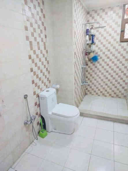 《 دار للبيع 》
💢 مساحه الدار 200 متر
💢 بناء جيد واجهه 8 مترنزال 25 متر 
💢 يحتوي الطابق الأرضي على :- گراج/حديقه/صاله كبيره/هول داخلي /مطبخ/صحيات /غرفه نوم/منور/حولي/

💢 يحتوي الطابق الثاني على:- غرفة نوم عدد٣/صحيات

💢 الموقع ممتاز قريب على الشارع الرئيسي والمتنزه الجديد و الفرع نظيف و جيرانه جدا محترمين
💢 طابو صرف 
💢 الموقع بغداد /شهداء البياع/ضباط الشهداء /قرب حي الجهاد/قرب شارع المضخه التجاري 
💢 للإستفسار الاتصال او واتساب 
***********
