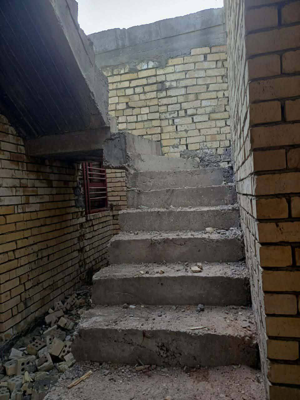 السلام عليكم هيكل للبيع مساحة 100 متر ورة الامام الحر ع بشارع النفوس القديمة بناء طابوك جمهوري السعر 75 وبي مجال قليل الشراي يتصل ويدلل ما متواجد خاص اتصل وبيك خير ودلل ***********
