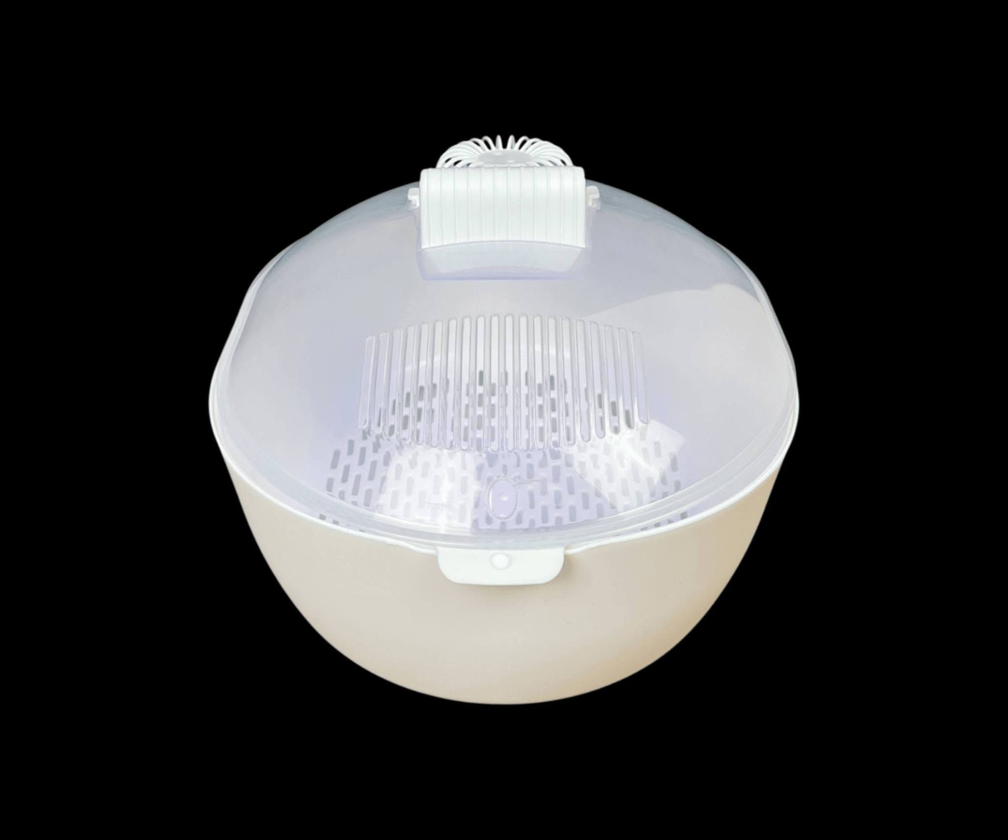جهاز إذابة اللحوم والأطعمة المجمدة مع تعقيم UVC – موديل DM-016
(20) الف فقط مع التوصيل 

الاستخدامات:

إذابة اللحوم المجمدة بسرعة وأمان (دجاج، لحم، سمك).

إذابة الخضروات والأطعمة المجمدة خلال وقت قصير.

تعقيم الطعام باستخدام ضوء UVC المدمج.

الحفاظ على نضارة المكونات قبل الطهي.

مناسب للاستخدام اليومي في المطبخ المنزلي.

المميزات:

موديل: DM-016

القدرة: 5 واط

الجهد الكهربائي: 5V

يعمل عبر كابل USB

طول السلك: 30 سم

تقنية توزيع هواء ثلاثي الأبعاد لتسريع الإذابة

مصباح تعقيم UVC مدمج للمساعدة في تقليل البكتيريا

تصميم مكوّن من:

- سلة تعقيم

- سلة ماء

- غطاء شفاف محكم

تصميم تصريف سفلي للماء

خامة بلاستيكية متينة وآمنة للاستخدام الغذائي

استهلاك طاقة منخفض

يعمل بضغطة زر واحدة

خفيف الوزن وسهل التخزين

أبعاد الكارتون:

31.5 × 25 × 13 سم

بلد المنشأ: الصين

محتويات الصندوق:

جهاز إذابة اللحوم DM-016

سلة داخلية مثقبة

غطاء شفاف

وحدة مروحة وتعقيم UVC

كابل USB

دليل استخدام

الملاحظات:

لا ينصح بالنظر مباشرة إلى ضوء UVC.

يُفضل شحن الجهاز بالكامل قبل أول استخدام.

لا يُغمر الجزء الكهربائي بالماء.

يُستخدم فقط لإذابة وتعقيم الطعام، وليس للطهي.


**إذا كنت صاحب هذا الإعلان وتريد حذفه لأي سبب، رجاءا أرسل رسالة إلى الدعم الفني**