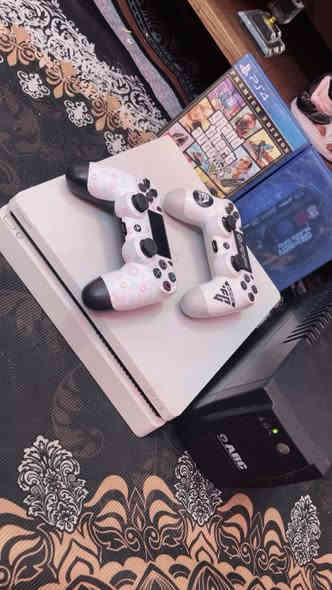 سلام عليكم حبايبي بلي 4سلم مامفتوح هاي كدامكم جهاز جديد الله شاهد جديد مستخدم  سبوع والله جهاز جديد وبي يتين2 وثنين أقراص ويشتغل نت وينزل ألعاب ينزل بيس وكيكه 500 سعر300وبي مجال بصيط  عنواني حي العامل هاذ رقمي ومتواجد ***********
