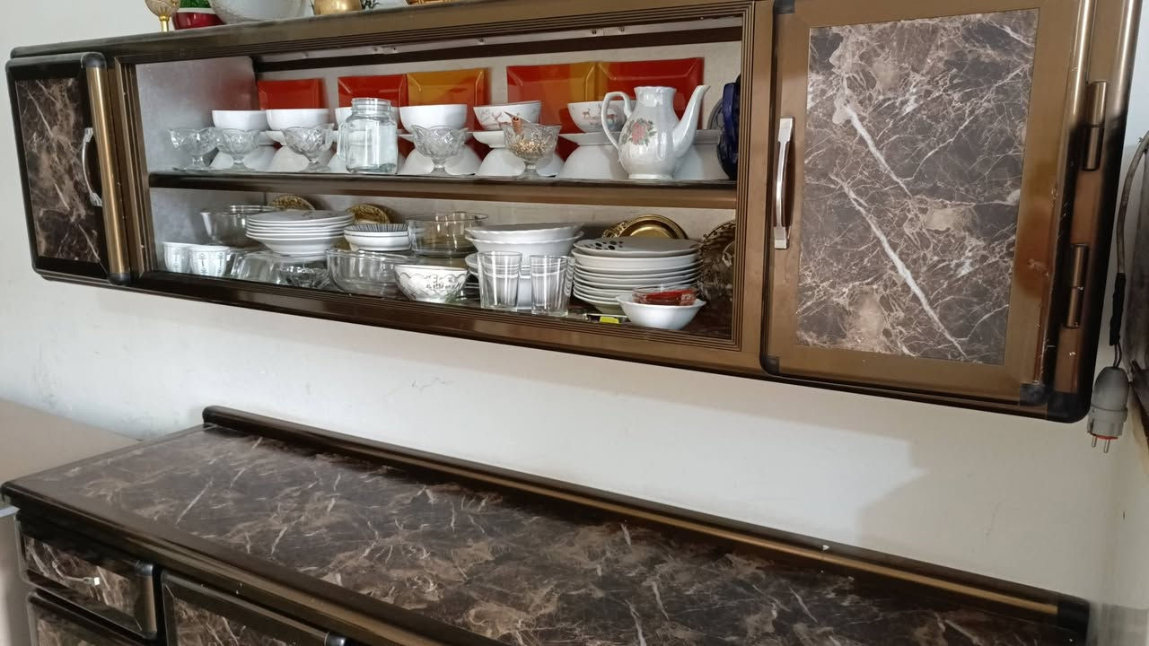 كونتر للبيع الموصل جانب الأيمن سعر ٢٠٠ وبي مجال رقم ***********
