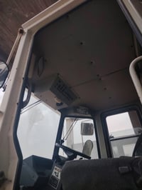 قمرة بلدية • شاحنة