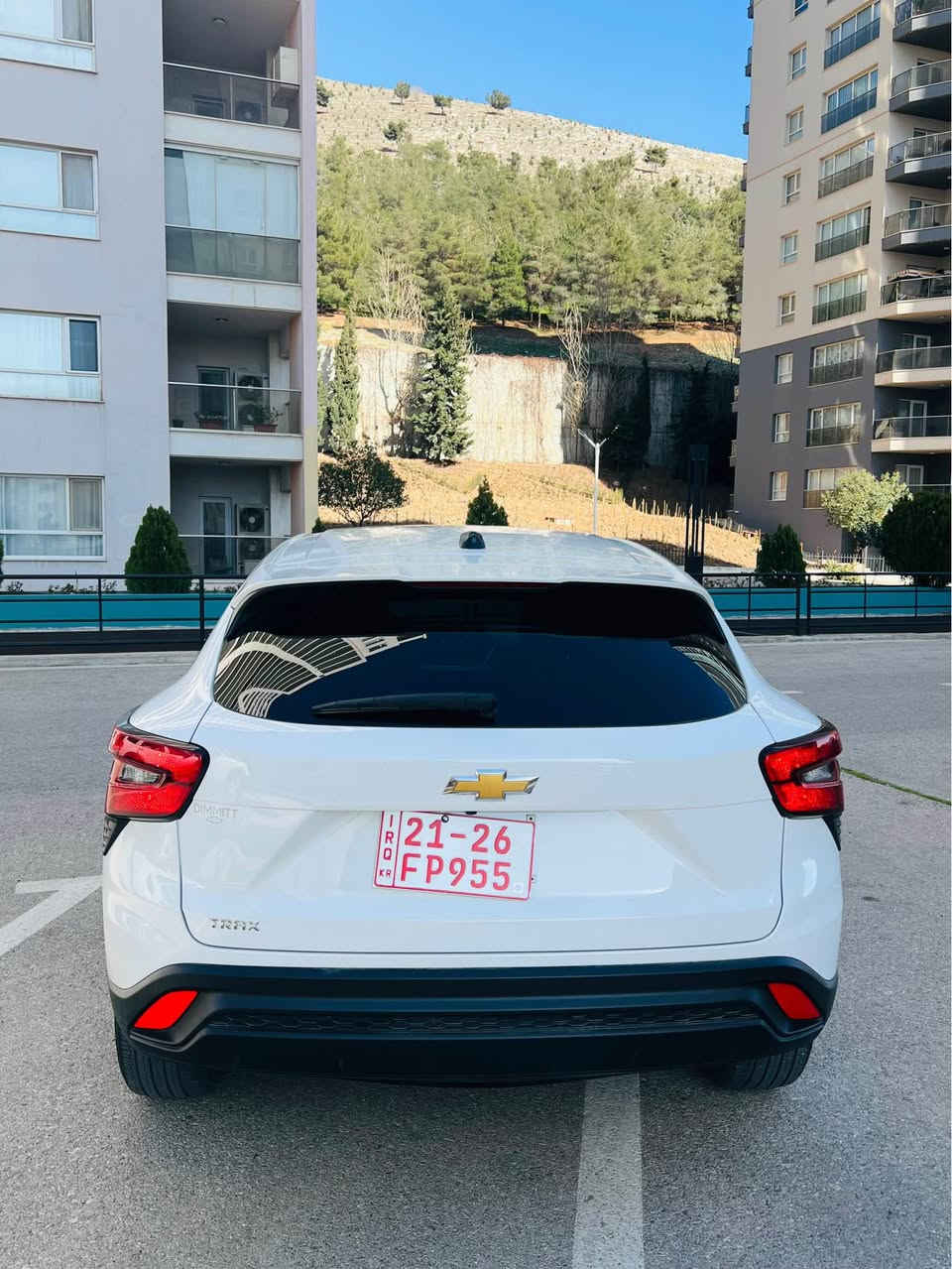 Chevrolet trax 
مۆدێل 2025 
تەنها 10 هەزار کیلۆمەتر ڕۆشتوە وەک سفر ماوەتەوە 
سەیارەکە تەنها یەک درگای بۆیاخە یەک پارچەشی ساردە 
پێش و پشتی کەپسە بێ لێدران  بێ ناوگرتن دەعمیەکانیشی بەشەرت بۆیاخ نیە ئێرباگی تەنها شان تەقیوە
مواسفات:
ئۆتۆ ستۆپ،ڕاداڕ پێش، شاشە گەورە،کامێرا،لایت زینۆن ئۆتۆ
دەبڵ گێر،ئەپڵ کارپلەی،تەحەکوماتی سەر سوکان،زۆر مواسەفاتی تر
سەیارەکە ٣ مانگی تیا ماوە بۆ ڕەقەم 
ناونیشان:سلێمانی 
سعر:137$ مەجاڵ 
رەقەم تەلەفون
***********
*********** السليمانية, العراق
