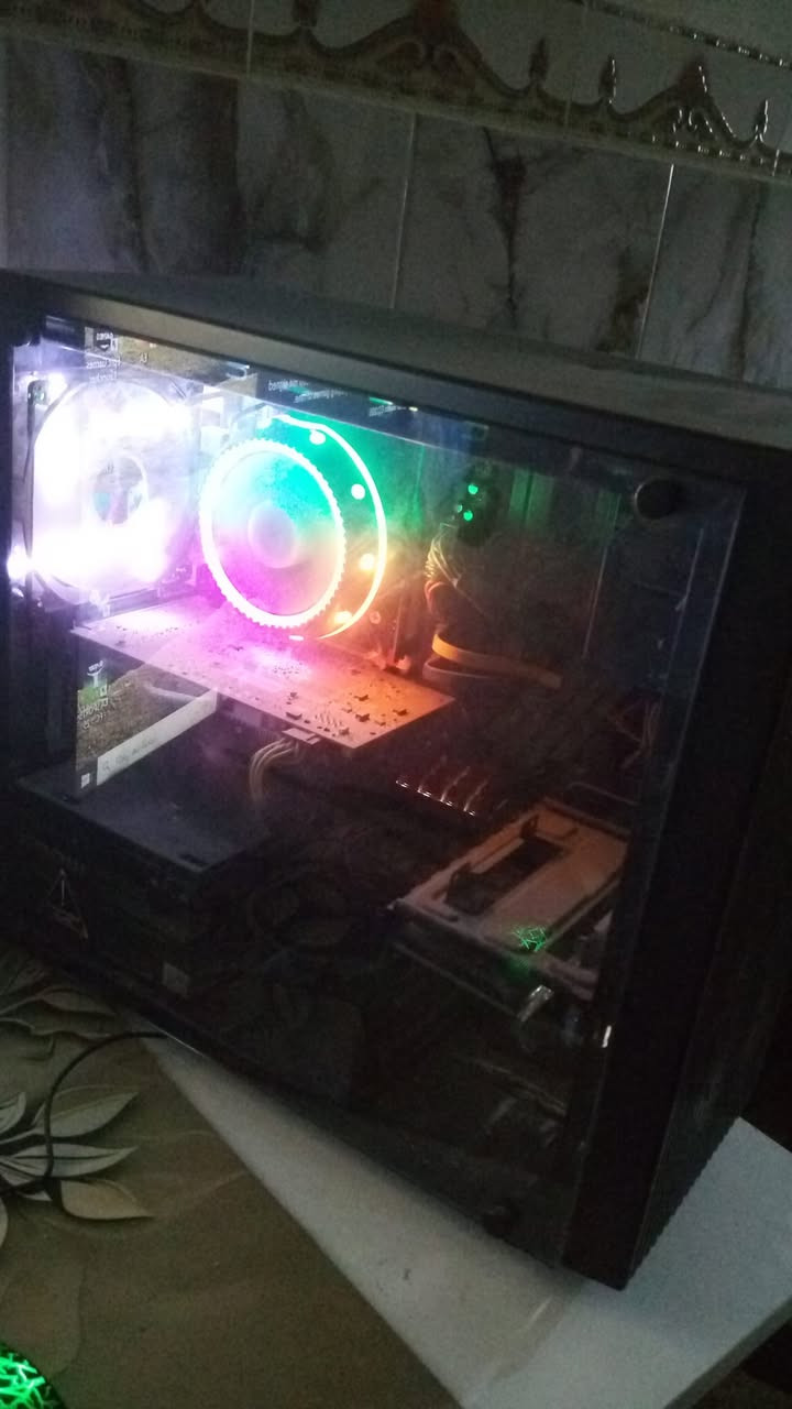 السلام عليكم pc للبيع 
وندز 10  ذاكرة 128 كيكة هارد hdd500كيكة رام 8كيكة 
تشغل جمع الالعاب بوبجي 120 فريم  فيفة  gta5 
وياها ماوس وكيبورد وواير تشغيل السعر 250 مكاني صلاح الدين سامراء ***********
