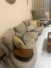تخم جديد ونضيف اريد ابيعه ب900 وبي مجال عنواني بغداد حي عامل 078368782...