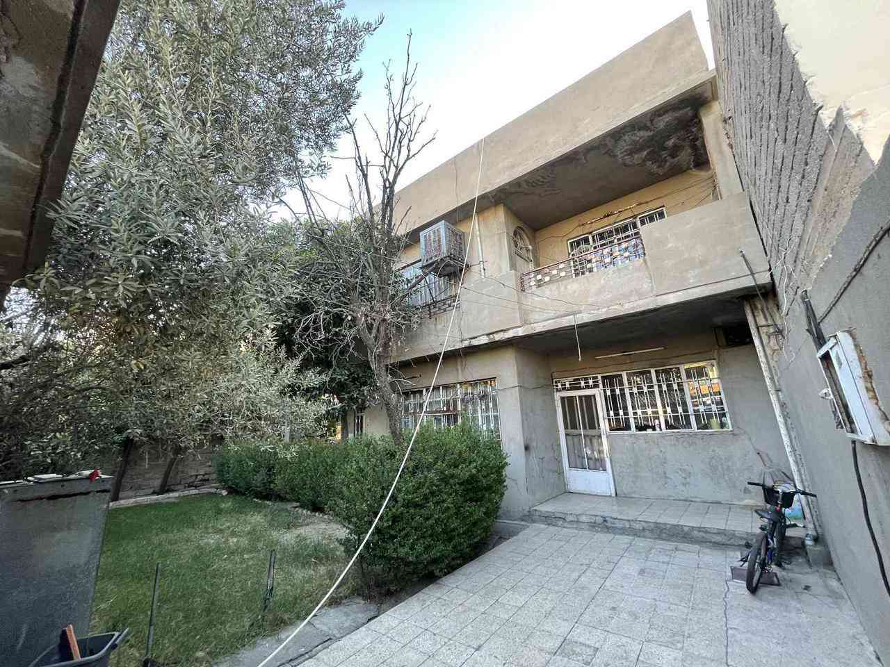 🏡 دار للبيع في البكر - قرب منتزه البكر 

🔹 المساحة: 330 متر
🔹 الواجهة: 15 متر
🔹 الطوابق: طابقين
🔹 عدد الغرف: 6 غرف
🔹 هولين + 3 صحيات
🔹 السطح ناصي وعالي + بيتونة

📍 الموقع: حي البكر ، قرب منتزه البكر 
📞 للاستفسار:
***********
***********

📝 أو مراجعة مكتب البساتين
📍 حي البكر، سايدين كنيسة تايتنك، مقابل مرطبات الصفار
