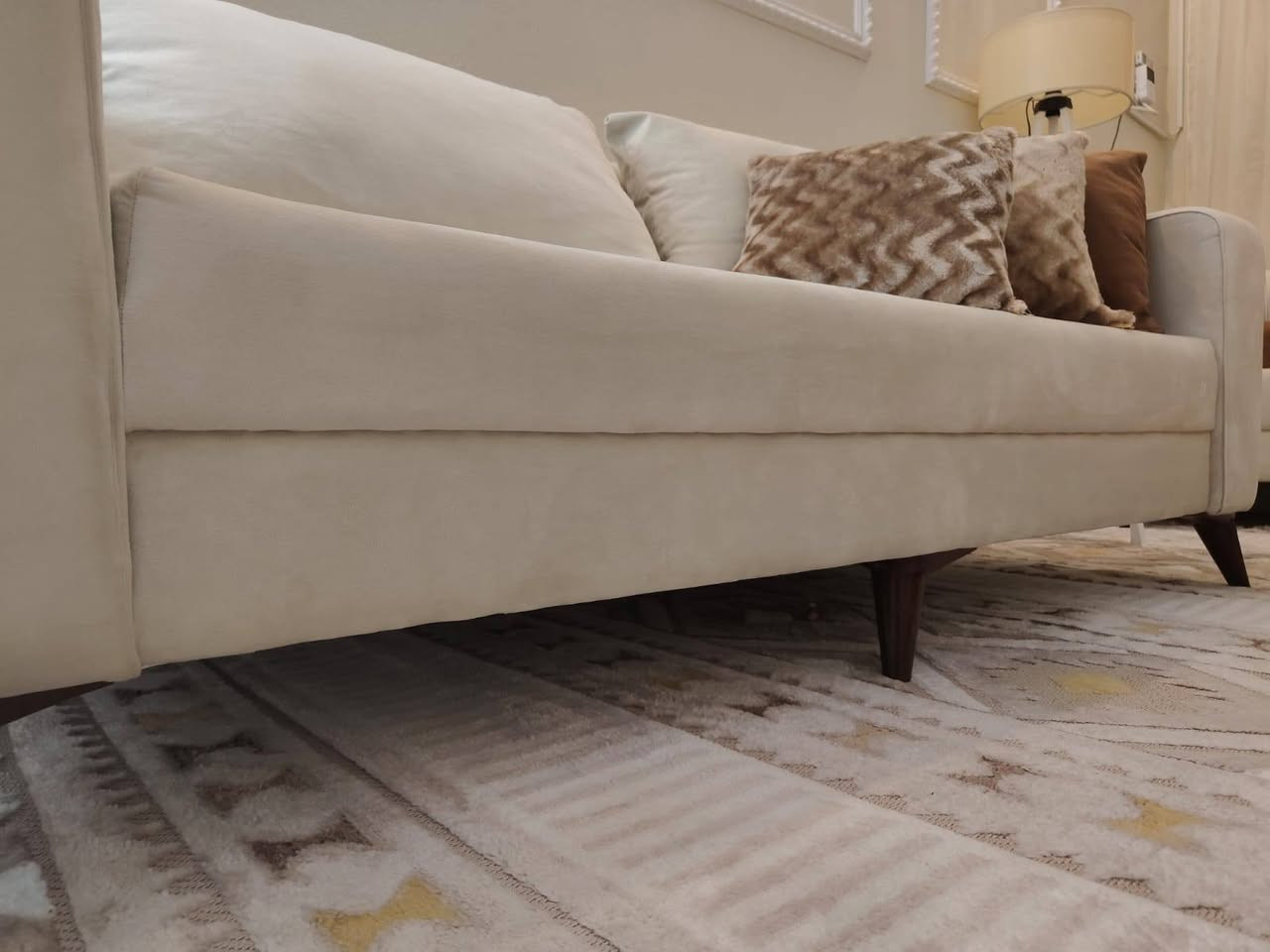 اثاث استقبال ..تخم مع طبله وسطيه مع بردات ..التخم قنفتين كبار وكرسيين ..دزاين تركي ..كلهن تسگام مو جاهزات وجدد رجاءآ مو شراي لا تواعد كذب مستعجلين ع البيع سعرهن ٩٠٠وبيهن مجال


**إذا كنت صاحب هذا الإعلان وتريد حذفه لأي سبب، رجاءا أرسل رسالة إلى الدعم الفني**