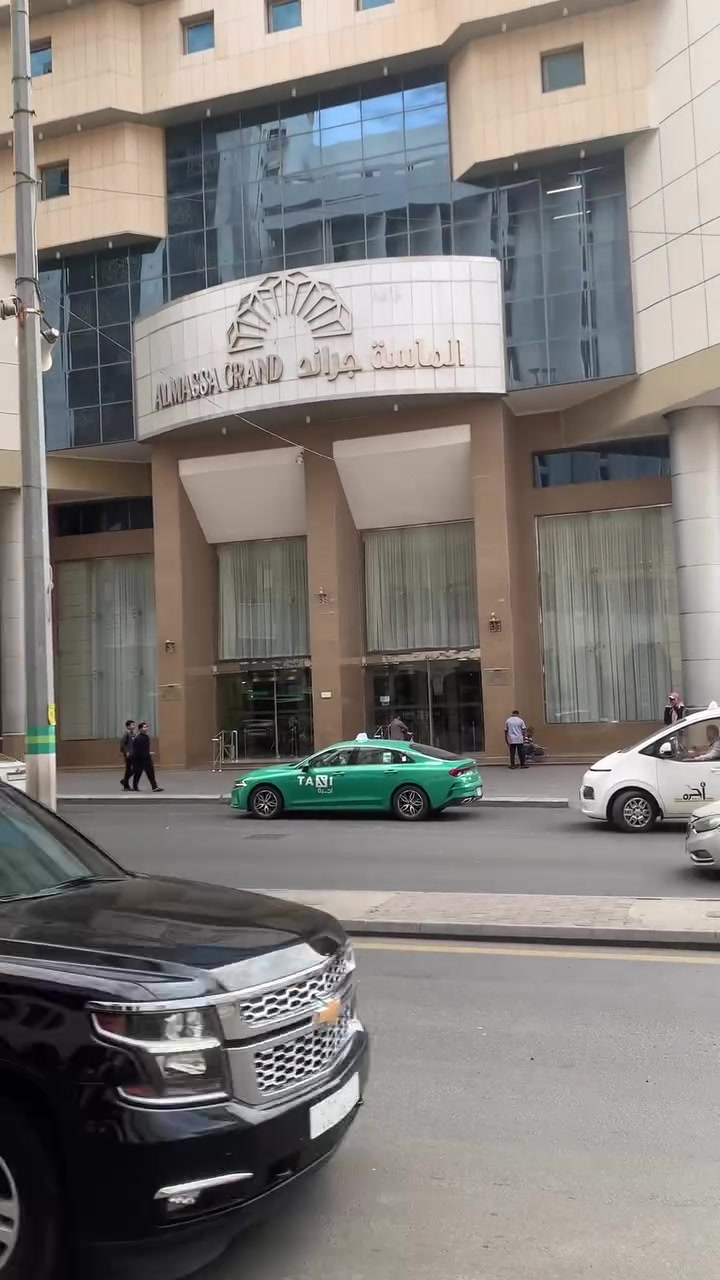 بسم الله توكلنا على الله نشكر جميع الاخوه الذين شهدو لنا في مصداقيتنا في العمل مع الله وعباده في مجال العمره وزياره الحرمين الشريفين ندعو الله ان يوفقنا لما يحبه ويرضاه في خدمه ضيوف الرحمن شكرا لكم احبتي شهاده اعتز فيها وافتخر فيها فجزاكم الله خيرا . تم الحجز على فندق ألماسه جراند في اجياد خلف برج ساعه مباشر. رحله بدايه الشهر 6 بعون الله تعالى. فندقنا المميز على طول الرحلات الماضيه السكن في المدينه المنوره المركزيه مع المزارات وضيافه الطريق والمبيت في مزارع حائل الاعداد محدوده خدمتكم  ملاحضه@ 
ملاحضه @
الفيديو من اجل التوضيح ويكون السكن في نفس الفندق في هاذه الرحله بعون الله تعالى 
خادم ضيوف الرحمن المتعهد الحاج عمر نوري حسن الفهداوي. خدمتكم شرف لنا 
الاستفسار ***********
