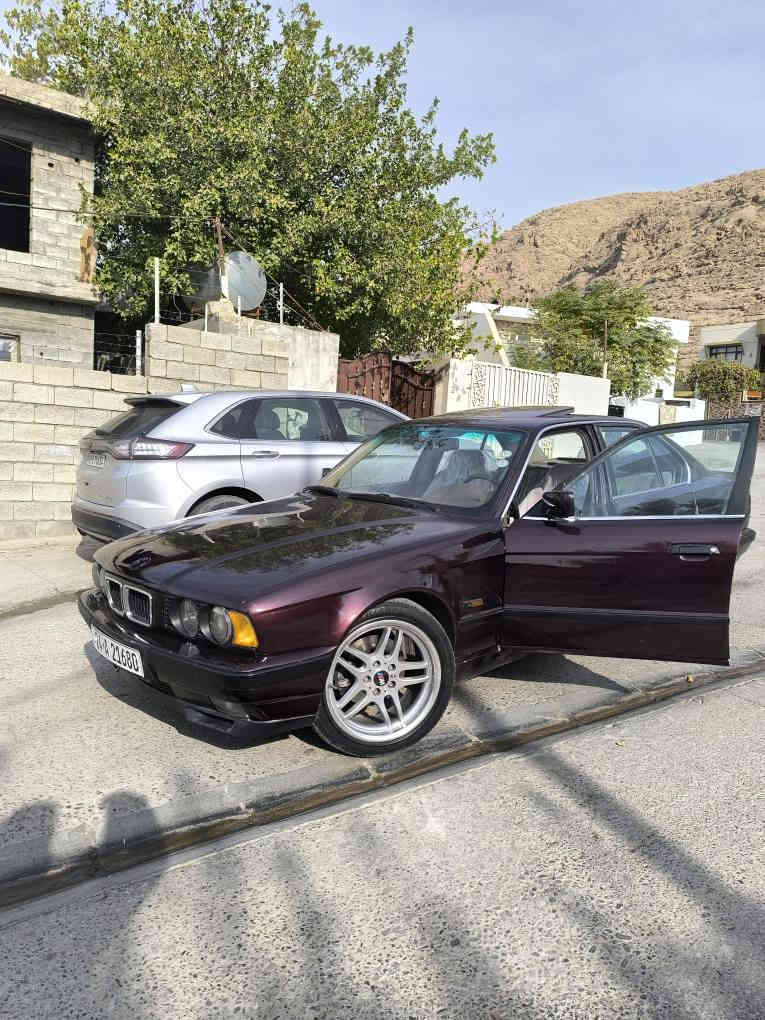 ماشاالله 
Bmw525i
موديل 1994📦💜
سلايت
جام كاره بايى
 ته بريد له سه ر سويج❄️
سوكان كاره بايى
ته حدي سورعه 
سه ماعه كانى هه موى ئيشه كه تازه گو را وه 👹
كاميره ى پيشو پشت 
حه ساسى دواوه بيلادى 
لايت زه ربى بى لادى 
ناسيو فول زينو
هه تا درعى پشت لايتيشى پيوه ماوه بيلادى
كوشن جلد
كوشن هيته ر
په رده بيلادى كاره بايى
سيدى بوكس
5كه له 
ده بل په ره شوت 
گيچ260
ده عامى پيشه وه كراوه بهv8
ده عامى دواوه بيلا دى 
هوكى بيلادى 
تريشه بيلاد 
سه ياره كه هى مه عره ز نيه هى ماله هه زه و سه نه وى نويه هه تا 2030
تا زه عام كراوه ته وه به سپو ليشو سمارته ى ماوه براى

 به ريز هه مو شتيكم نوسيوه 
سعريشى73$كه مه ك مه جال
*********** واتس ئاپيشى له سه ره سوران

