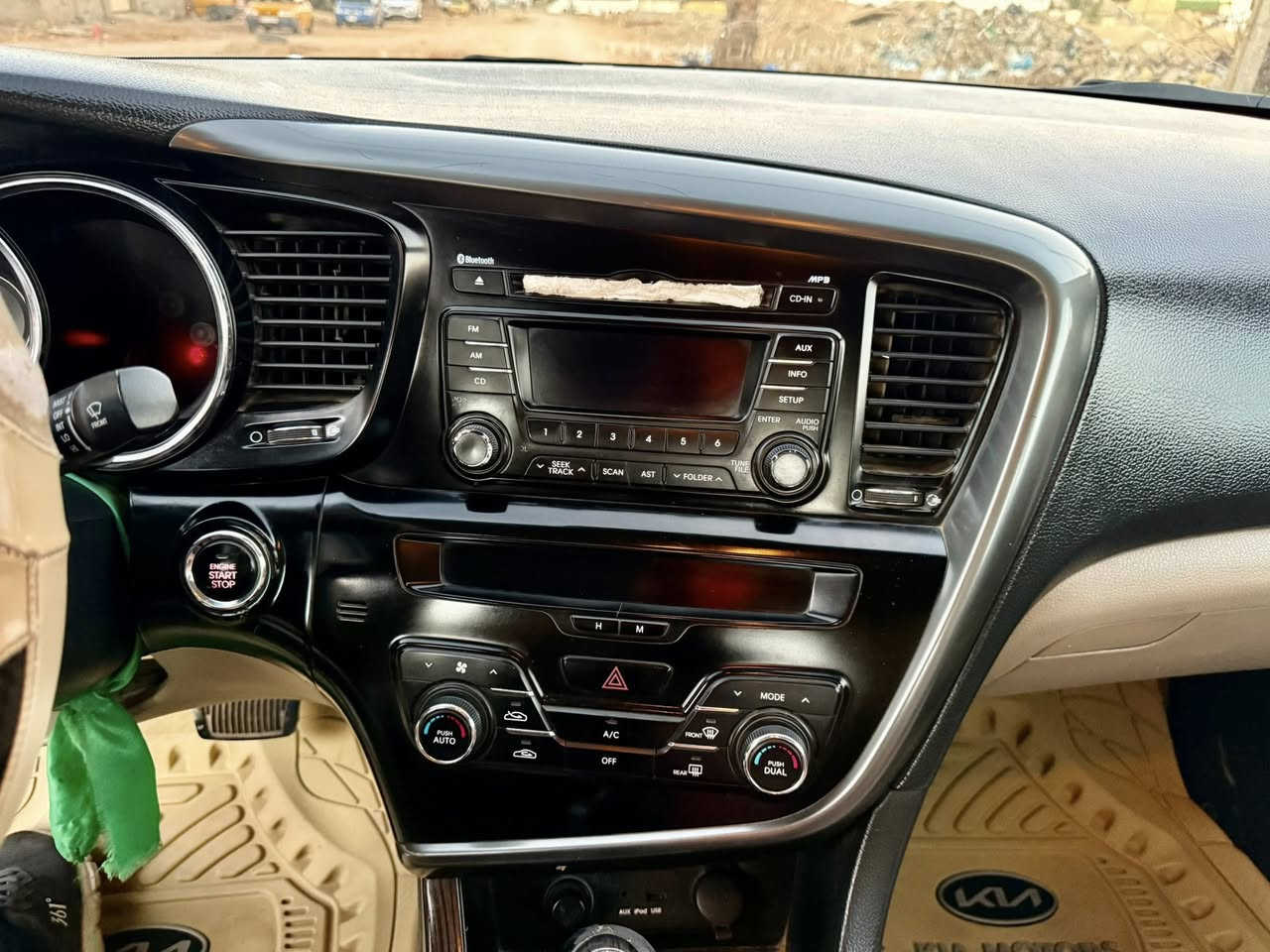 السلام عليكم
سيارة كيا اوبتيما  للبيع خليجي موديل 2014  
* بصمه تشغيل أبواب 
*بصمه ترحيب 
*مري شفط 
*أشاير بالمري        
*قطعتين تبريد
*تحكم ستيرن فول 
*شفتات بالستيرن 
*حساس خلفي 
*نظام ايكو
*نظام abs + بلوتوث
*نضام ترحيب  
*محرك ٢٤٠٠ دوش
*كير اوتماتيك
*خمسه ويل كب  
*كير مكفول
*دبل صالنصه
*تخم تاير جديد
*تبريد ثلج
داخل جلد
رقم اربيل 

***********
***********
المكان ديوانيه مركز الجديده تحديداً السوق
