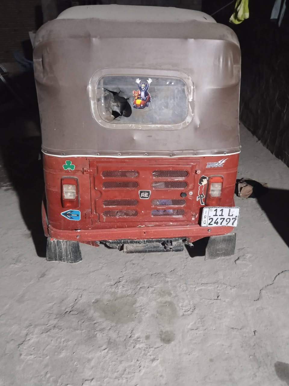 السلام عليكم تكتك موديل 18رقم وسنويه بيه بدايه بكن ودوس يردله تعمير
السعر 4600 
مكاني الامين الثانيه 
***********
