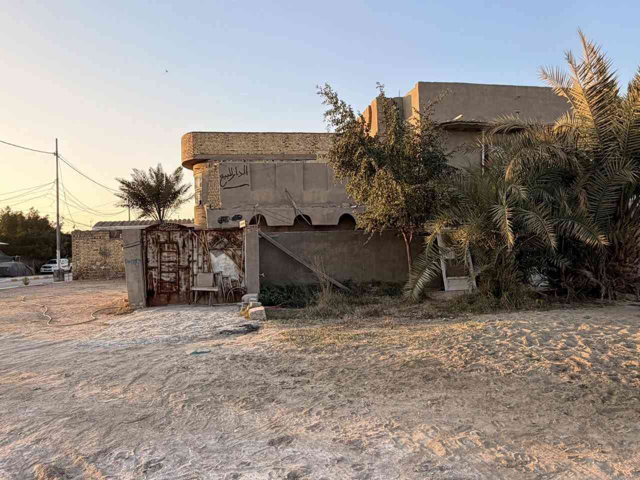 .🛑 دار سكني  للبيع 🛑 
المنطقة : حي العسكري الأول 🚩 
اقرب نقطه داله : خلف مدرسه الجمهوريه

المساحه :   300✅  15

التفاصيل : بناء قديم مقابيل ساحه

.............
للاستفسار
     مراجعة مكتب رسول الوزني للعقار  
الديوانية . حي الحضارة قرب اسواق طيبة
 للمعلومات ولمزيد من التفاصيل ⬇️
       مراسلة الصفحة  
      ارقام الاتصال 
***********
