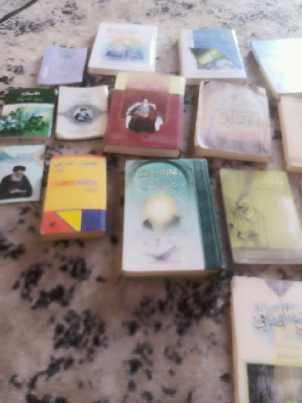 السلام عليكم ورحمه الله وبركاته
مجموعه كتب دينيه نافعه جدا 
وخاصتا الاشخاص الي يحب يطور نفسه ويبني علاقته مع لله عز وجل  بالهدايه والمغفرة 
كتب جدا جدا مفيدة وعن تجربه 
كتاب الاربعون حديثا لسيد الخميني قدس سره 
كتاب العلم النافع
كتاب نفخات الهدايه
كتاب القصص والمواعظ
كتاب مكارم الاخلاق 
كتاب الفتاوى الميسرة
كتاب ماذا قال الامام علي عن اخر الزمان
كتاب مفاتيح الجنان
كتاب شعائر عاشوراء
كتاب وصايا الرسول الاكرم ص لابي ذر الغفاري 
كتاب مفاتيح الجنان 
كتاب قصائد حسينيه دموع الصافي لسيد سعيد الصافي
كتاب نصائح السيد السيستاني لشباب المؤمن
كتاب الاسلام دين الحياة
كتاب الاستفتاءات لشعائر الحسينيه لسيد علي السيستاني قدس سره 
كتاب كيف تكسب الاصدقاء وتأثر بالناس
كتاب حول الدعاوي المهدويه  
كتاب مقتل الامام الحسين عليه السلام 
كتاب الصفوات المختارة 
كتاب اسرار زيارة كربلاء المقدسة 
كتاب الشعائر الحسينية في 100سوال
كتاب خواطر وعبر
كتاب الحجه المنتظر عجل 
مجموعه كتاب اسئله واجوبه دينيه
بالاضافه الى مجموعه كتيبات دينيه اجتماعيه  مايقارب 10كتب

سبب البيع  السفر 😔
لطلب خااص


**إذا كنت صاحب هذا الإعلان وتريد حذفه لأي سبب، رجاءا أرسل رسالة إلى الدعم الفني**