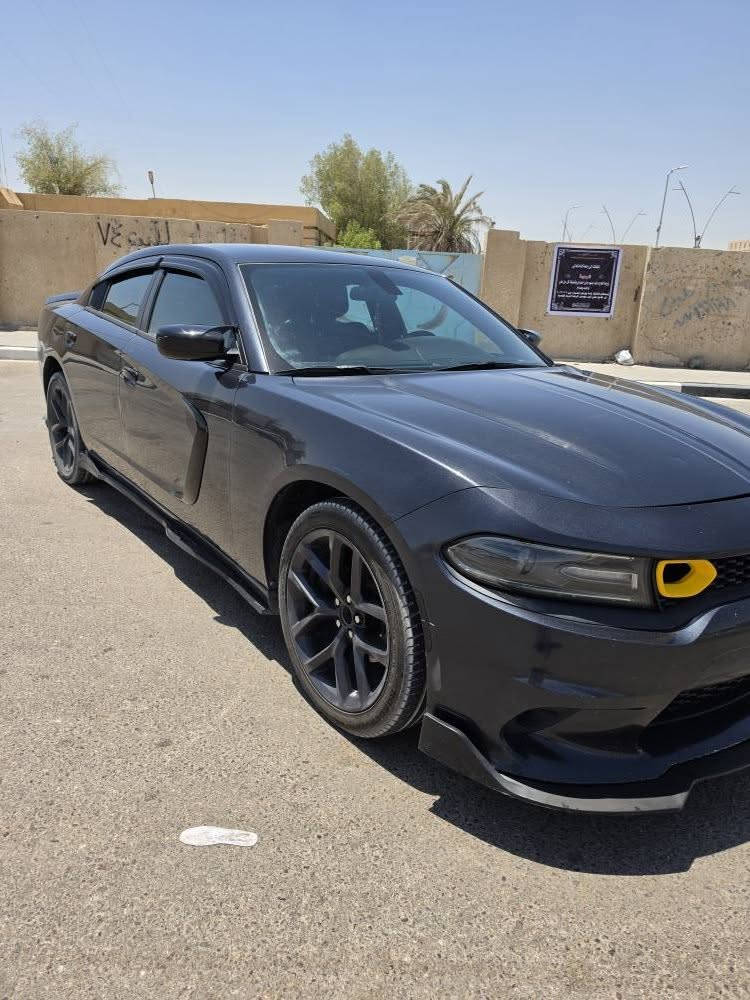 السلام عليكم..
دودج تشارجر SXT Plus موديل 2019
السيارة استخدام شخصي، معتني بيها ومصروف عليها، جاهزة ما ناقصها أي شي.

المواصفات والإضافات:

كت SRT رياضي كامل (دعاميات أمامي وخلفي، دفيوزر، كزوز رياضي، لحية دعامية، وسكوب أبواب، حزام امان مطقم)
ستيرن رياضي كاربون فايبر
شاشة كبيرة
ويل كب حجم 20
مكينة 6 سلندر مكفولة من الفتح والتبخير
الكير مبدل
ماشية 115,000 كم (قابل للزيادة)
السيارة وارد أمريكي، حادثها جداً بسيط بالويل فقط (الصورة موجودة بالمنشور)
السيارة "ليبل واحد"، لا فتح ولا تعمير وكلشي بيها بلادي ما عدا صبغ بالصندوق إثر طخة "ستوتة" بسيطة هنا بالعراق
السيارة باسمي وسنويتها منتهية قبل شهرين.

السعر: 195 ورقة  (وبيها مجال بسيط)

المكان: البصرة

للتواصل: *********** الزبير, البصرة
