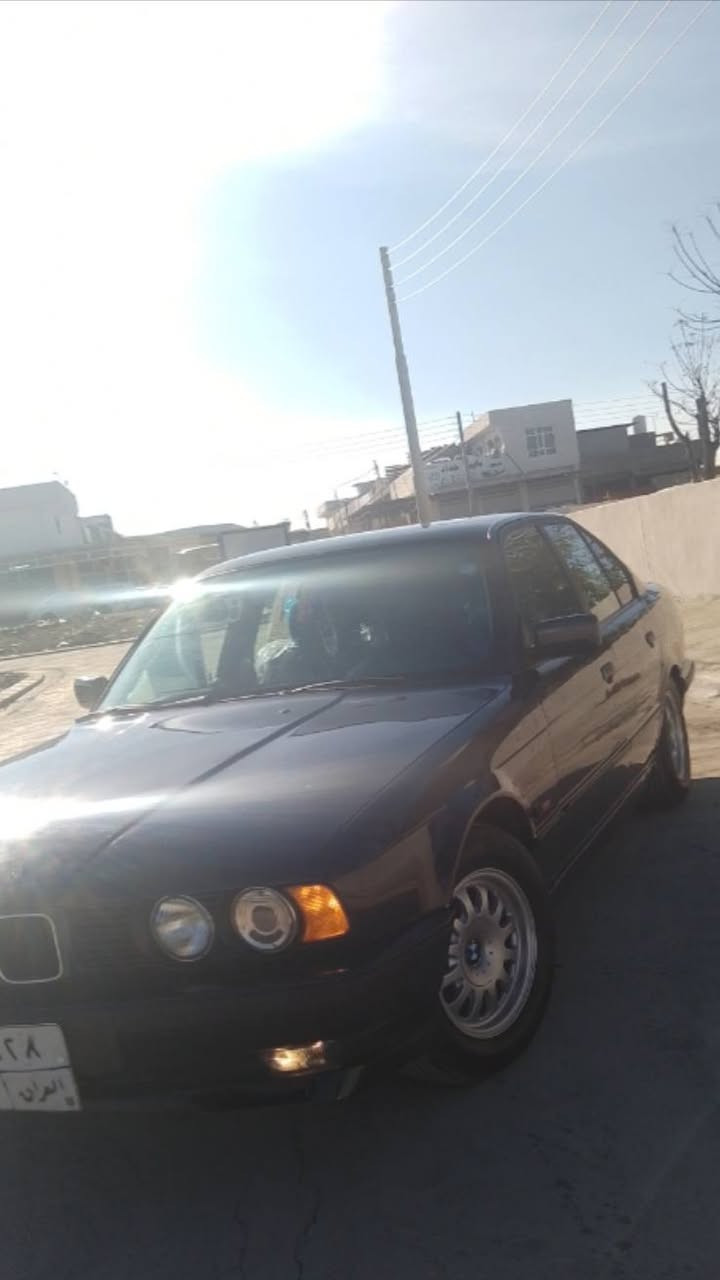 BMW525iAبیلادی مودیل 1991 سیارەفول مواصفات كیر توماتیك سلایت جام كهربائی ده بل تكوه سیاره جاهز دینار مابی مصرف رقم دهوك شرت وكاله وتحویل غرامه 180الف تنزل من سعر کیر مکینە شرت بدون ضربه مكان قضاء بردرش سعر(68) ***********
