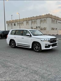 لاند كروز • ٢٠٢١ • أوراق الإمارات