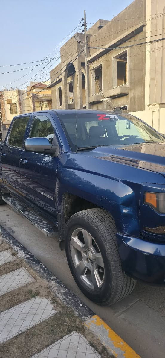 السلام عليكم إخواني الكرام  سلفرادو للبيع موديل 2017  Z71 حجم المحرك  5300 السعر 180 ورقه وبيه مجال للاتصال او الاستفسار *********** وشكرا
