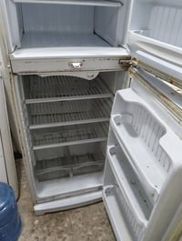 ثلاجه مستعمله • حي الرسالة