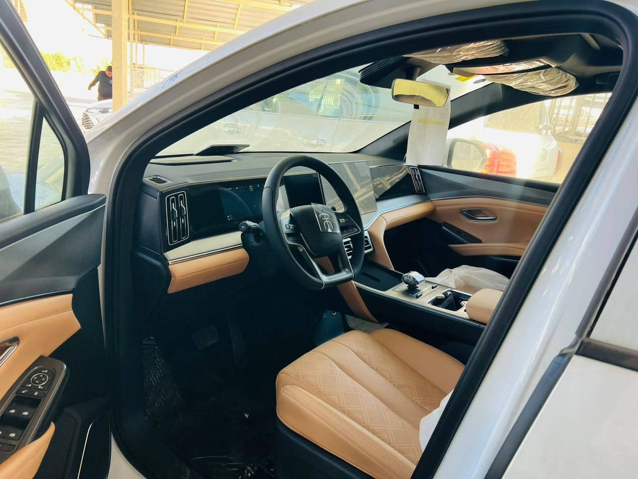 🎁ا   BYD Song L موديل 2025 🔋🎄
سيارة تجمع بين الفخامة، الأداء، والتكنولوجيا المتطورة 

✨ أهم المواصفات: 
محرك هايبرد 1500 سي سي بقوة عالية واقتصادية بالاستهلاك ⚙️
نظام DM-i الذكي من BYD لتوفير الوقود وأداء سلس بين البنزين والكهرباء ⚡
شاشة وسطية ضخمة مع نظام ذكي متكامل 🎛️
نظام الركن الذاتي ✨
كاميرات 360° مع حساسات أمامية وخلفية 🔁
إضاءة LED أمامية وخلفية بتصميم عصري ممتد 💡
مقاعد جلد فاخرة 🔥
فتحة بانورامية 🌤️
نظام دخول وتشغيل بدون مفتاح 🚪
تصميم خلفي مميز يحمل هوية BYD الجديدة ✨
سيارة تلبي كل التوقعات من حيث الأداء، الرفاهية، والتكنولوجيا الحديثة 💪

💰 السعر  عند الاتصال 
***********
***********
