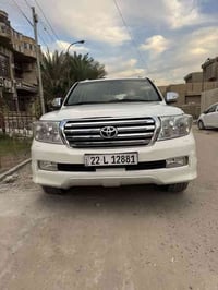 لاندكروز 2011  محرك v6سلندر  السعر ٢٩٠ مكان السياره بغداد القاهرة   ٠٧...