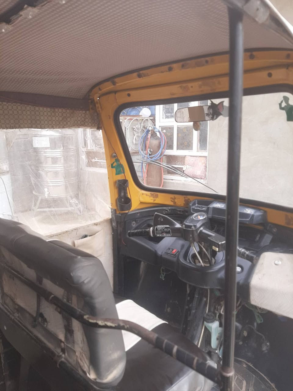 السلام عليكم تكتك للبيع جاهزه كبل للشارع موديل ١٨ أوراق  سعرهه ٣٢٥٠ او بيهه مجال حك الجيه مكان ديالى الخالص ***********
