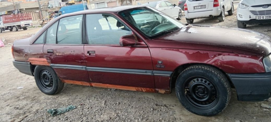 اوميكا حجم 20 موديل 90
محرك كير شرط بدون صبغ بدون دعم داخلها جديد 
وضع الشركه سنوية ابيض شرعي خارج العراق
 يرجع بشهر الرابع بس اني ابيع فحم 
  كابون بانزين بيها
***********
*********** موصل
سعر ١٥ ورقه كلشي بحكو
